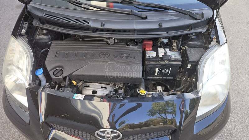 Toyota Yaris 1.3b, 2010. god.