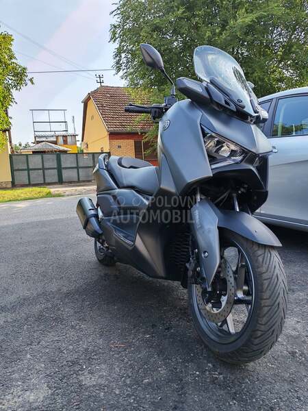 Yamaha XMAX 300