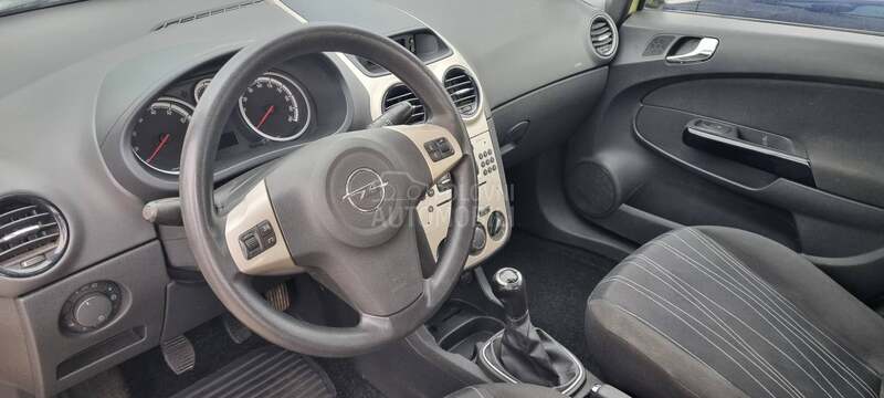 Opel Corsa D 1.4 b.e.n.z.i.n