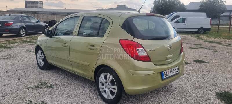 Opel Corsa D 1.4 b.e.n.z.i.n