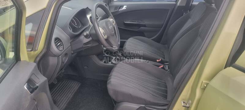 Opel Corsa D 1.4 b.e.n.z.i.n