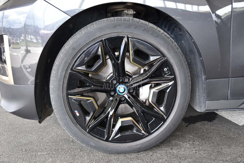 BMW iX xDrive 40
