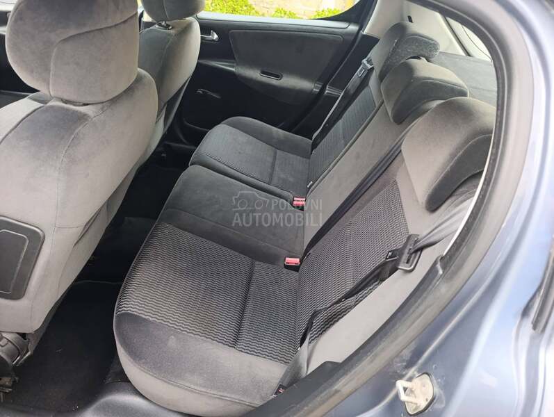 Peugeot 207 1 63000 k m