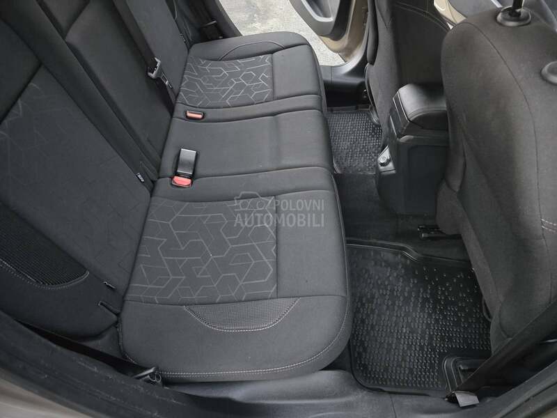 Peugeot 2008 1.6HDI STYLE