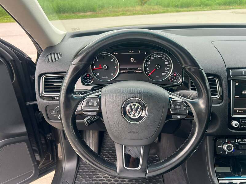Volkswagen Touareg 262 k s/RESTAJL/