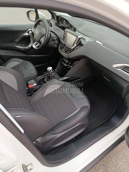 Peugeot 2008 1.2 ALLURE