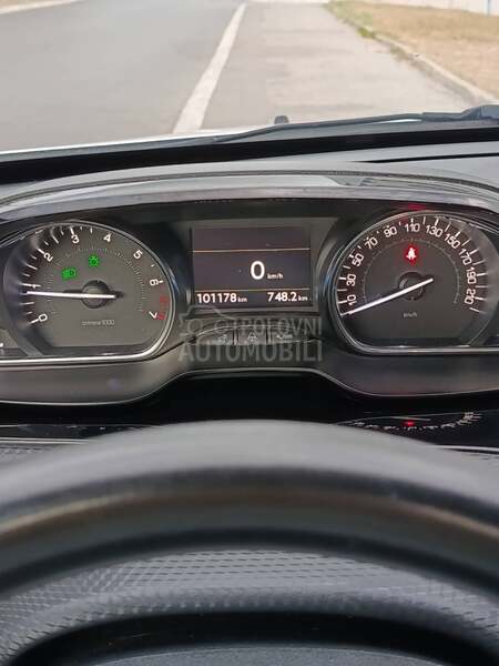 Peugeot 2008 1.2 ALLURE