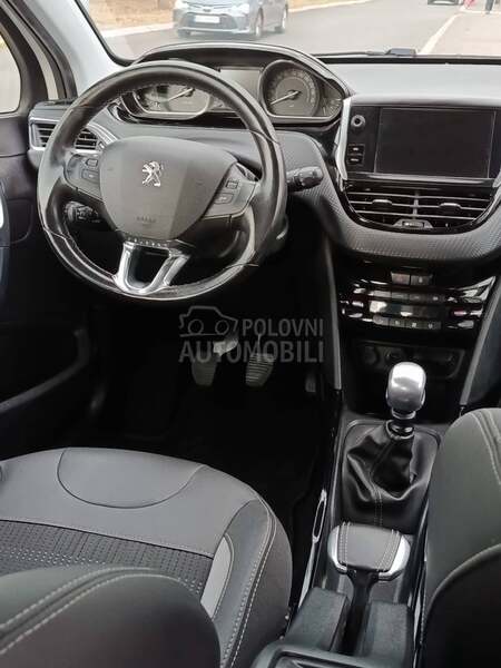 Peugeot 2008 1.2 ALLURE