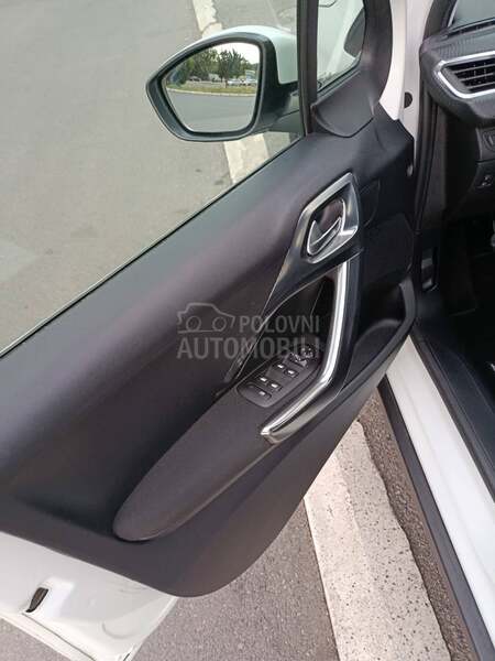 Peugeot 2008 1.2 ALLURE
