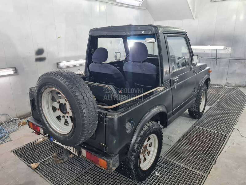 Suzuki SJ Samurai 