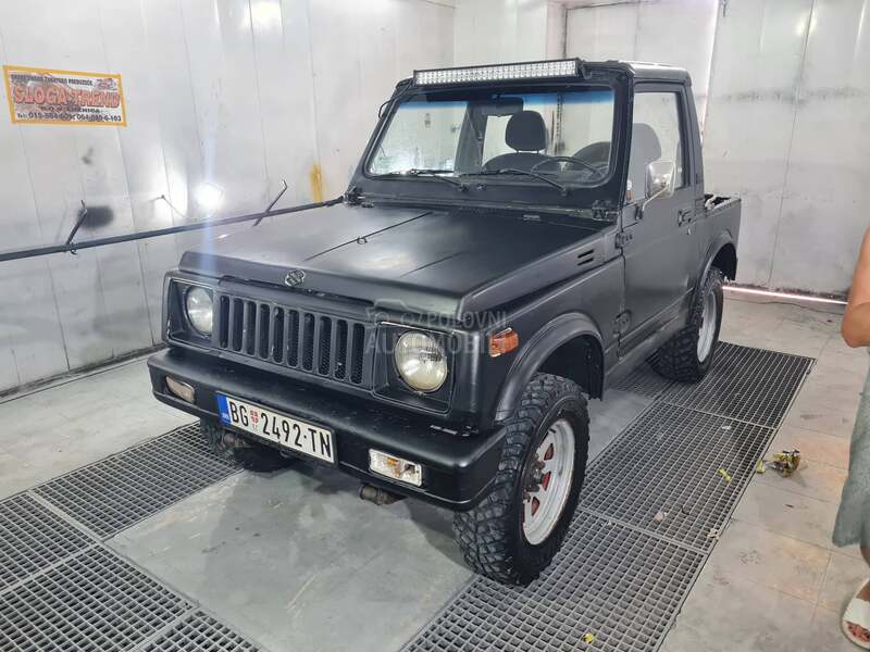 Suzuki SJ Samurai 