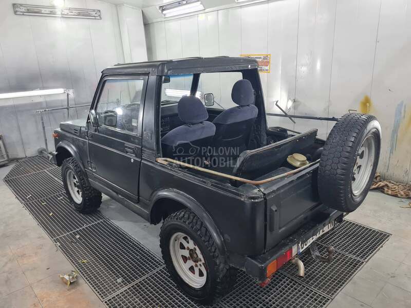 Suzuki SJ Samurai 