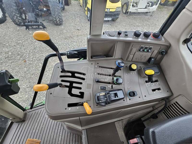 John Deere 6630
