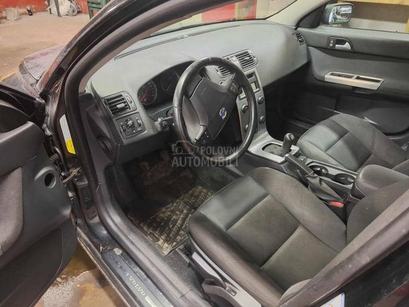 Delovi za Volvo V50