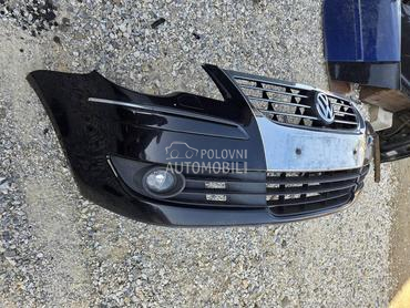 Prednji branik sa prskalicama za Volkswagen Touran od 2007. do 2009. god.