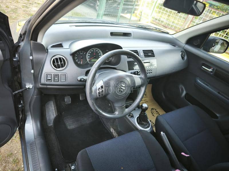 Suzuki Swift 1.3i 4x4