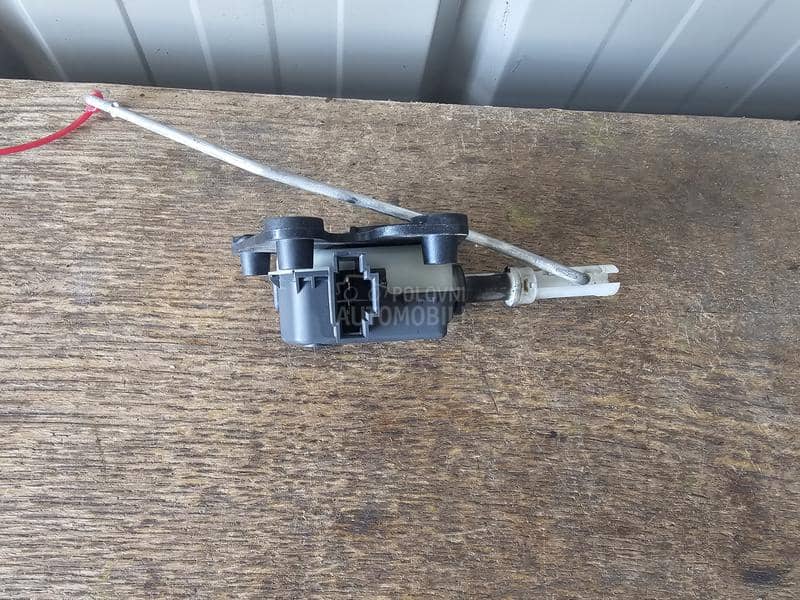 Motor brave gepek vrata