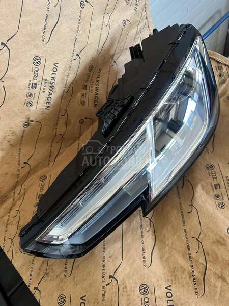Levi xenon far za B9