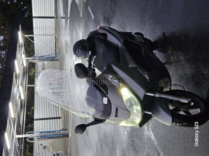Piaggio x8