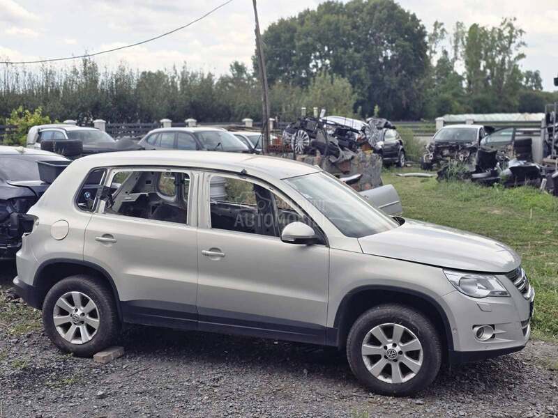 Volkswagen Tiguan 2.0 TDI 2009. god. -  kompletan auto u delovima