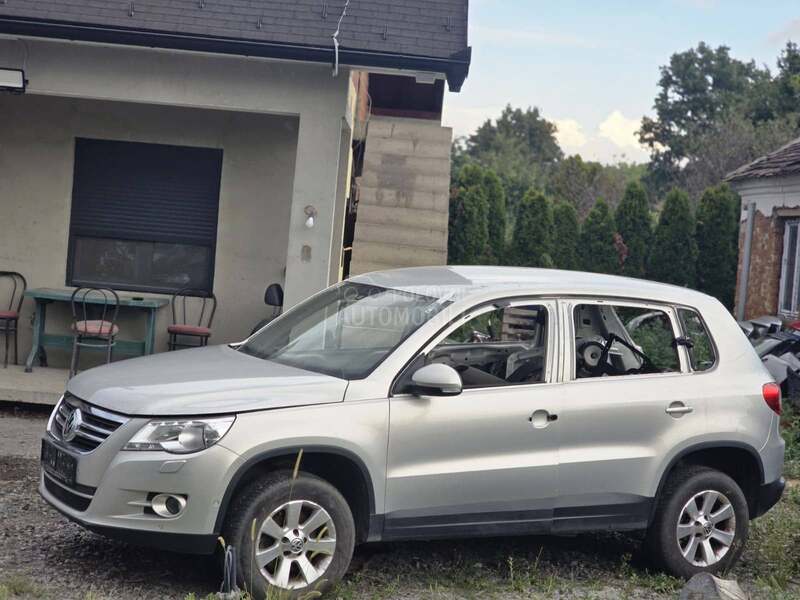 Volkswagen Tiguan 2.0 TDI 2009. god. -  kompletan auto u delovima