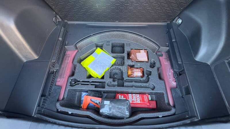 Toyota RAV 4 2.5 Hy 22000 K.M