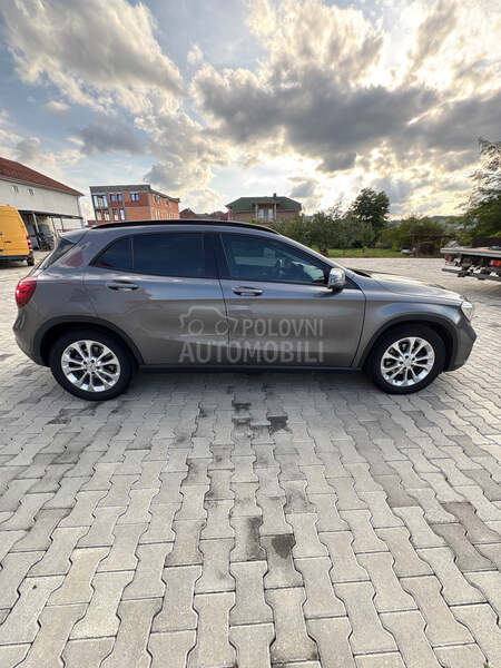 Mercedes Benz GLA 180 