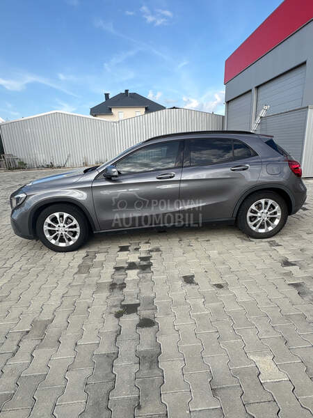 Mercedes Benz GLA 180 