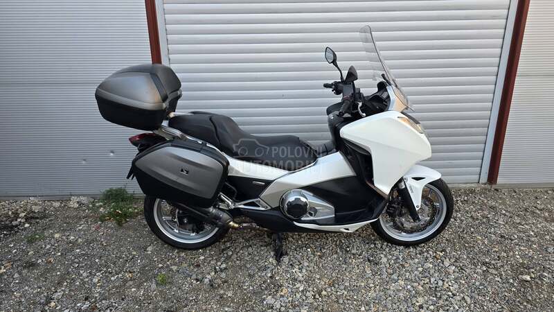 Honda Integra 700
