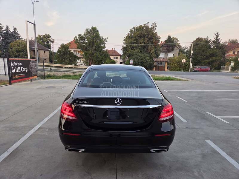 Mercedes Benz E 220 122.000 K M/VIRT/NAV