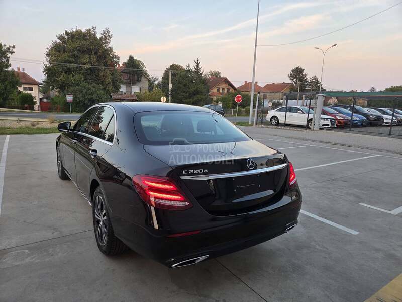 Mercedes Benz E 220 122.000 K M/VIRT/NAV