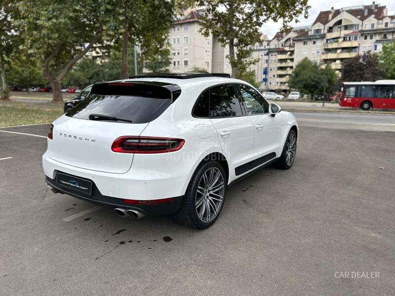 Porsche Macan S/pano