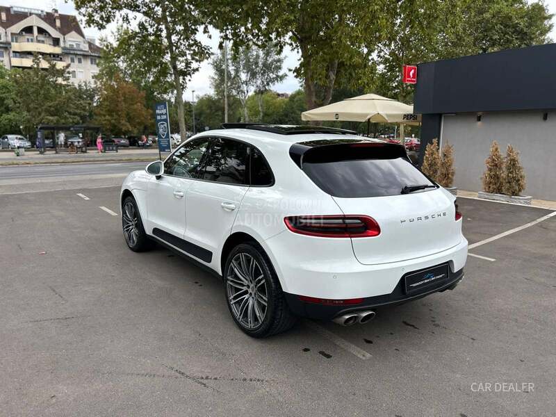 Porsche Macan S/pano