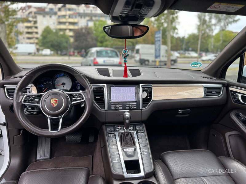 Porsche Macan S/pano