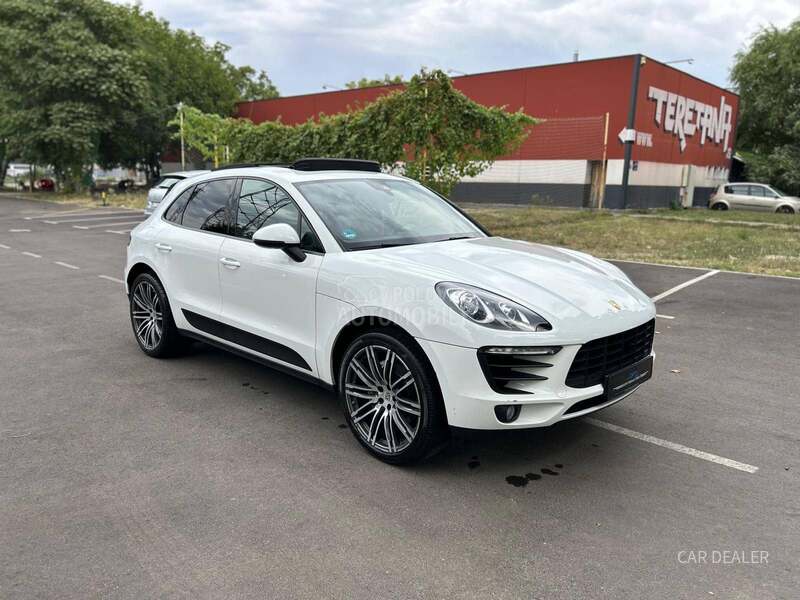 Porsche Macan S/pano