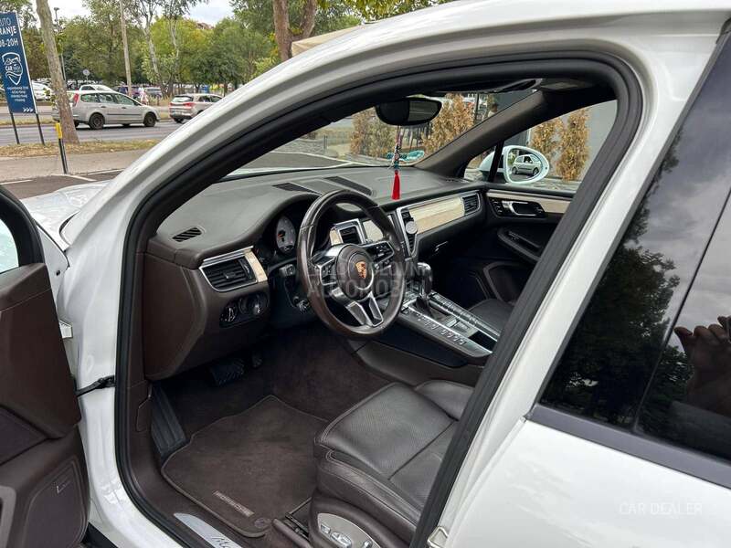 Porsche Macan S/pano