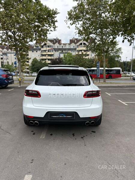 Porsche Macan S/pano