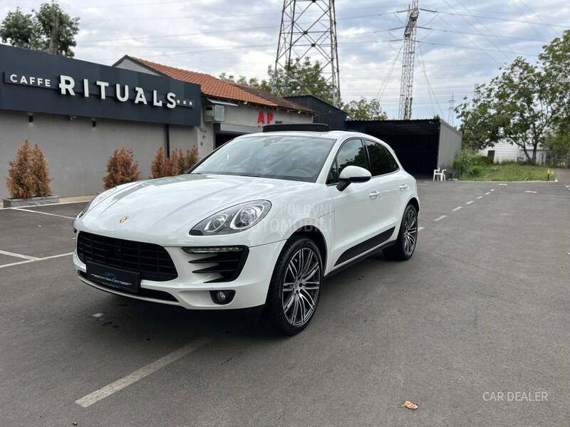 Porsche Macan S/pano