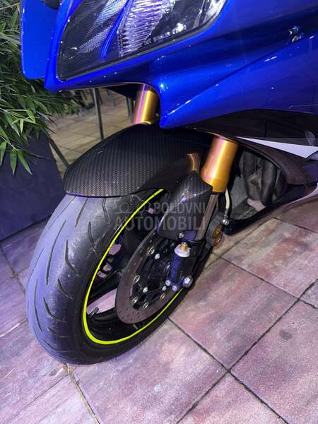 Yamaha R6