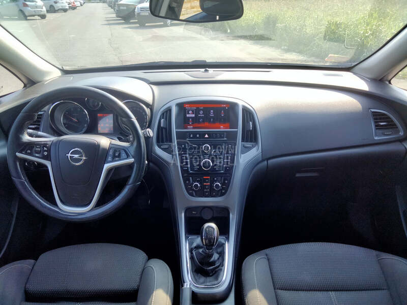 Opel Astra J sports tourer