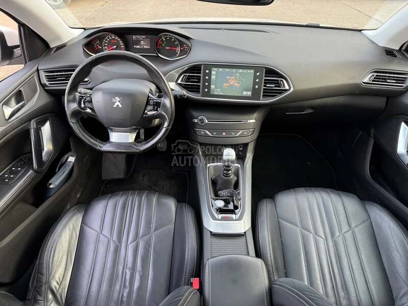 Peugeot 308 2015. god. -  kompletan auto u delovima