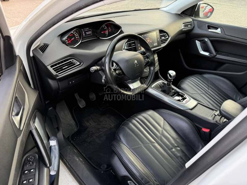 Peugeot 308 2015. god. -  kompletan auto u delovima