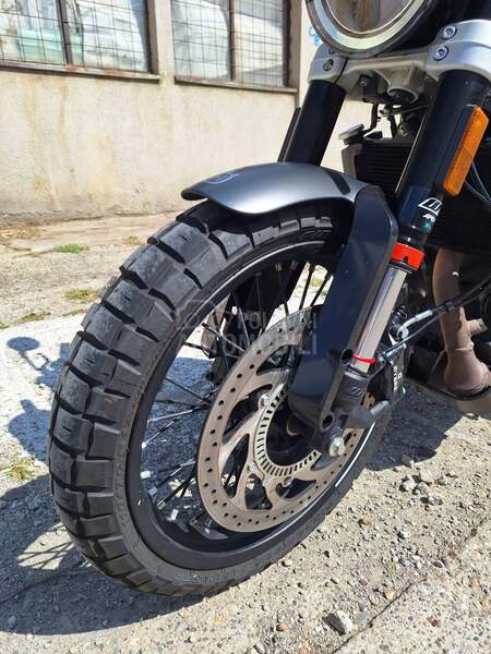 Husqvarna Svartpilen 401