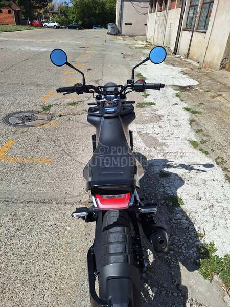 Husqvarna Svartpilen 401