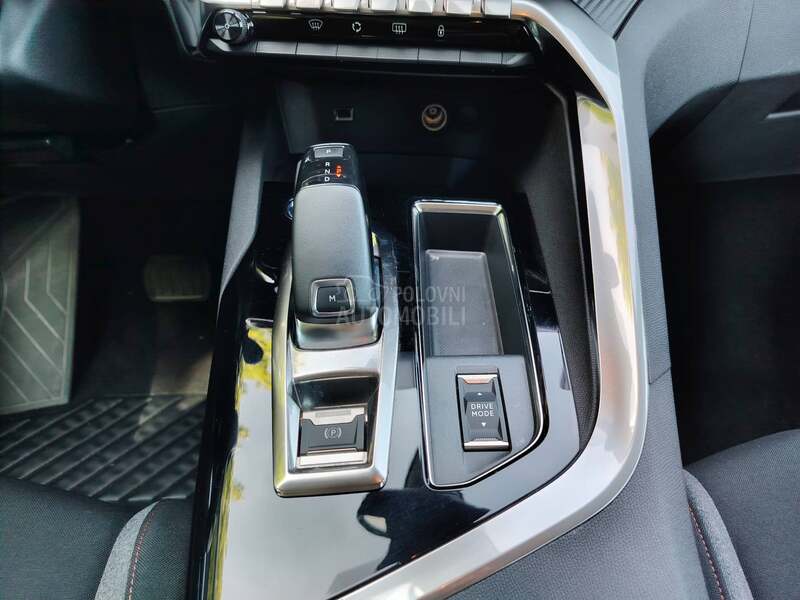 Peugeot 3008 1.2 ACTIVE BUSINESS