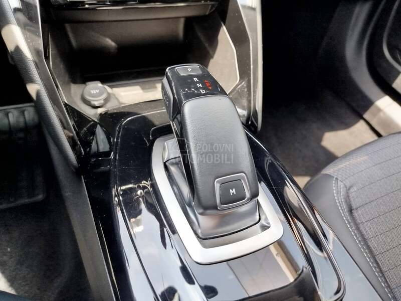 Peugeot 2008 1.2 ALLURE A/T