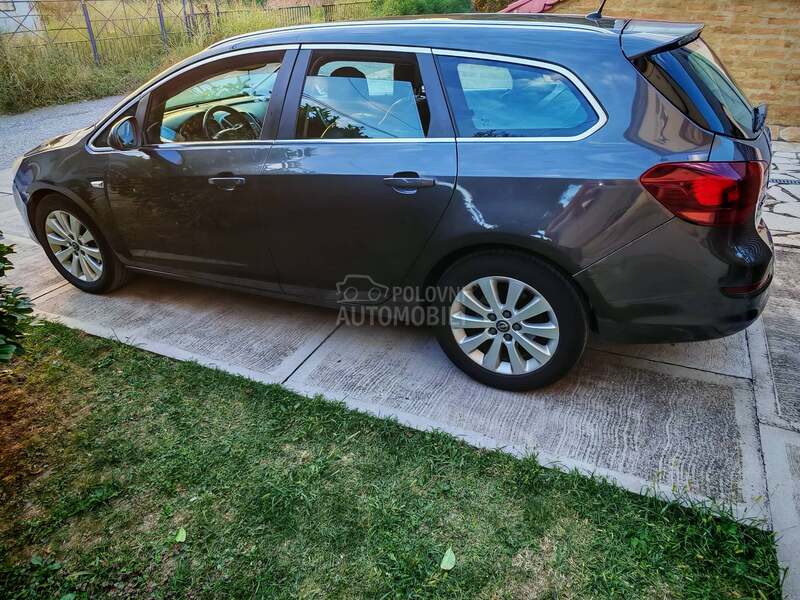 Opel Astra J 