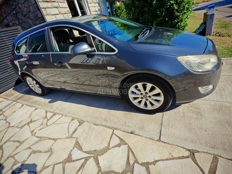 Opel Astra J 