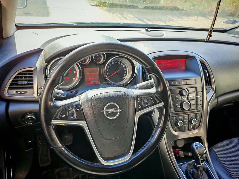 Opel Astra J 