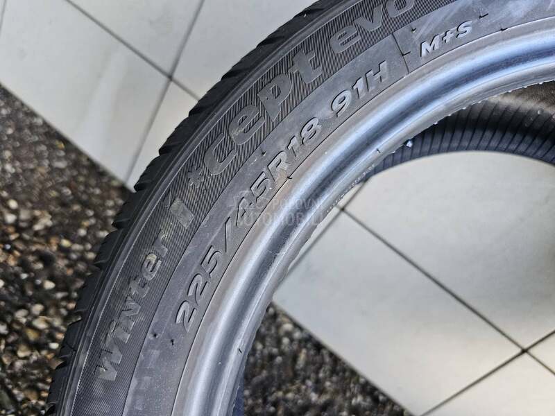 Hankook 225/45 R18 Zimska